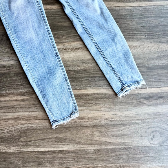 STRADIVARIUS Regular High Waist Jeans Distressed Acid Wash 5-pocket Size USA 6 - Picture 9 of 12